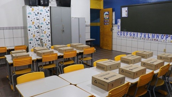 Prefeitura recebe mais de 30 mil alunos e entrega kits escolares na segunda-feira