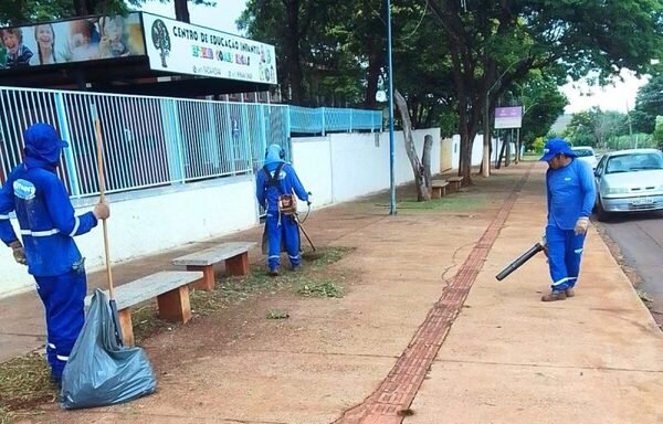 Prefeitura leva mutirão de limpeza aos bairros de Dourados