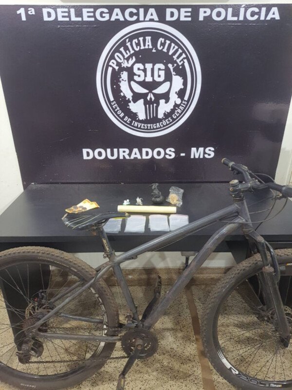 Jovem é preso por receptação de bicicleta e tráfico de drogas na Vila Cachoeirinha