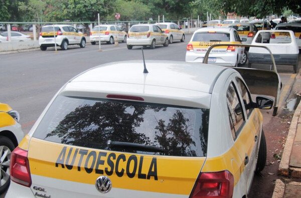 Golpistas usam promessa de “CNH facilitada” para enganar população no WhatsApp