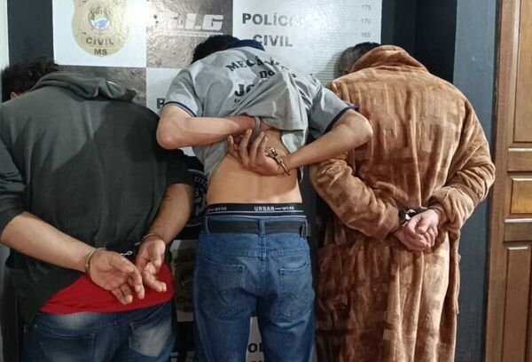 Ação conjunta prende trio acusado de roubar produtos contrabandeados 
