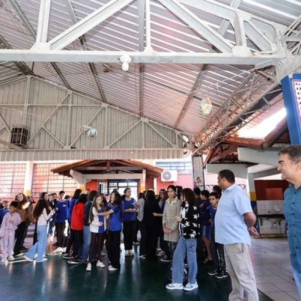 Prefeitura entrega reforma do refeitório da Escola Rosa Câmara