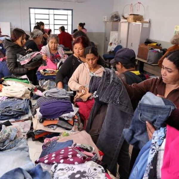 Prefeitura já distribuiu mais de 9 mil peças de roupas e calçados nos brechós solidários