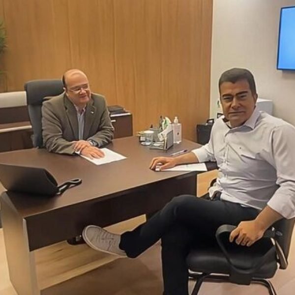 Prefeito se reúne com governador para cobrar aumento de repasses para o Hospital da Vida
