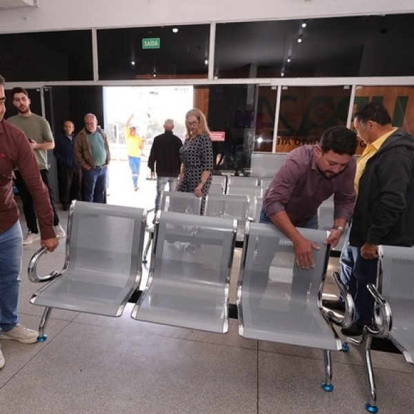 Prefeitura troca todas as cadeiras da UPA e torna ambiente mais confortável e acolhedor 