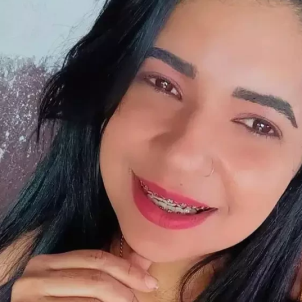 Mulher é assassinada a tiros pelo ex-companheiro na frente dos filhos