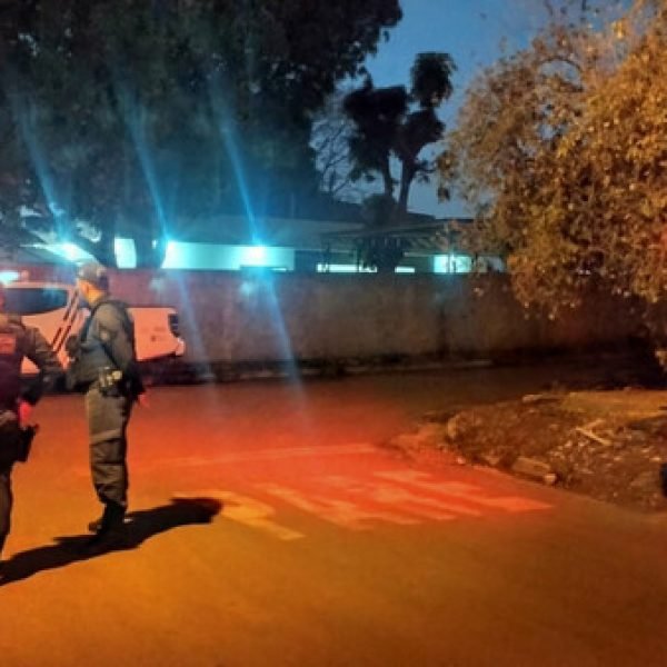 Rapaz é baleado em residência onde adolescente foi executado por facção em Dourados