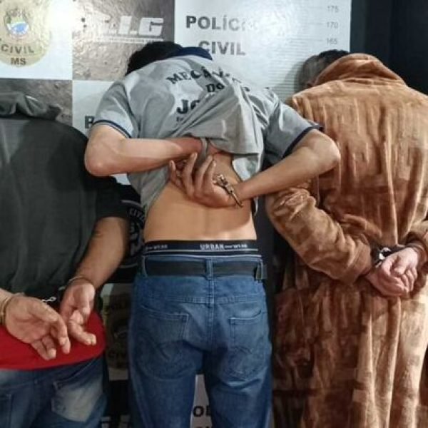 Ação conjunta prende trio acusado de roubar produtos contrabandeados 