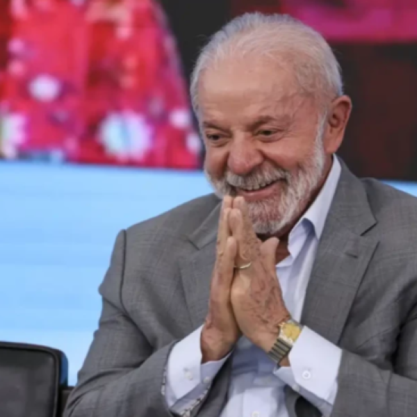 Lula descarta desafiar EUA, mas diz que Brasil não é republiqueta