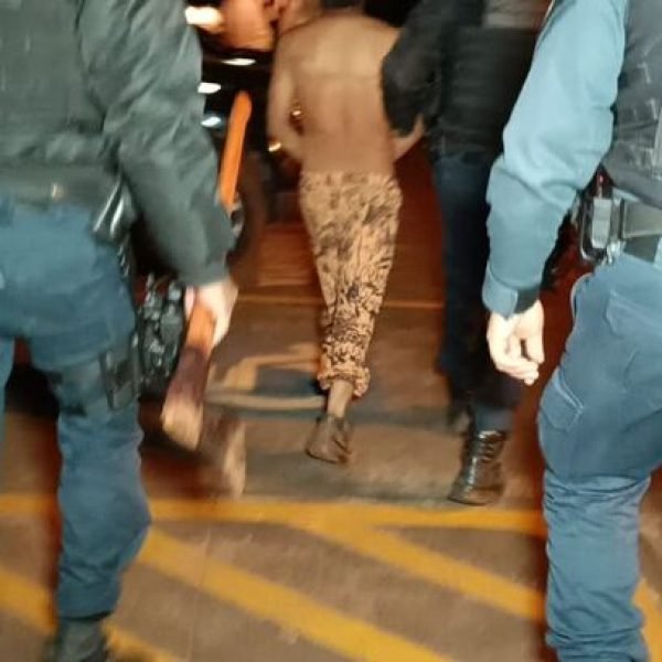 Adolescente mata padrasto a golpes de faca em Dourados 