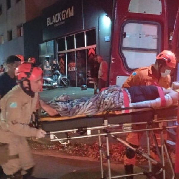 Mulher é atropelada após batida envolvendo carro e moto na Vila Industrial