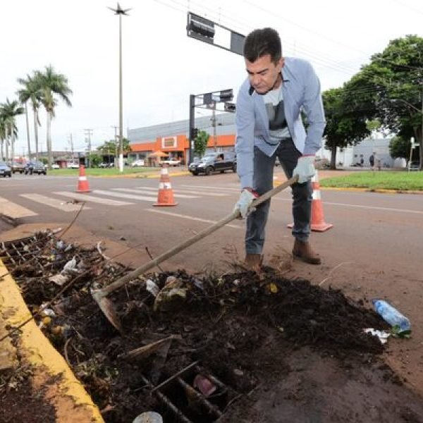 Prefeitura amplia limpeza de bueiros para evitar alagamentos no período chuvoso