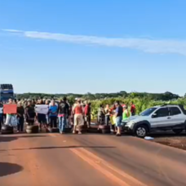 Após acidentes fatais na BR-163, moradores fecham rodovia e pedem mais segurança